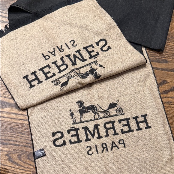 Scarf - Picture 4 of 5